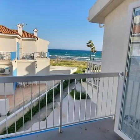 Дом отдыха Blue Beachfront House Next To Golden Bay