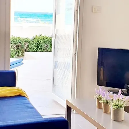 Blue Beachfront House Next To Golden Bay *